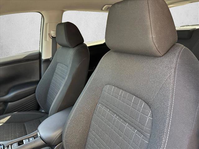 Used 2023 Honda HR-V LX image 11