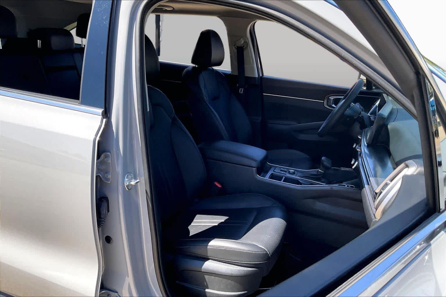 Used 2025 Kia Sorento S w/ Panoramic Sunroof Package FWD image 9