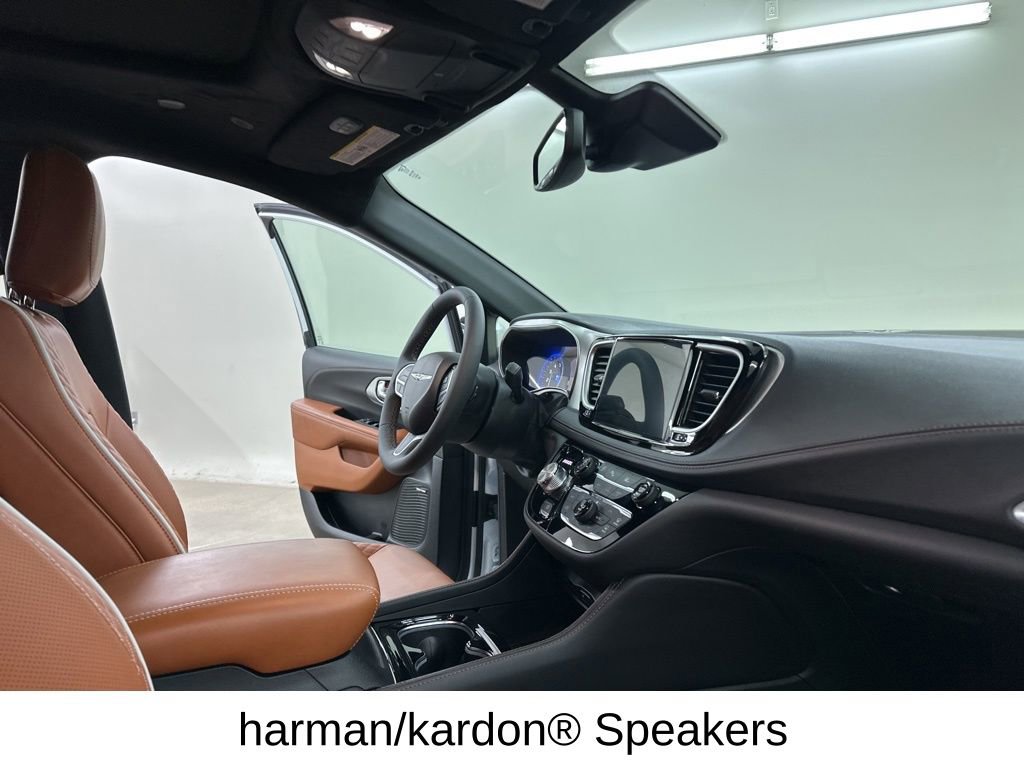 Used 2026 Chrysler Pacifica Pinnacle image 18