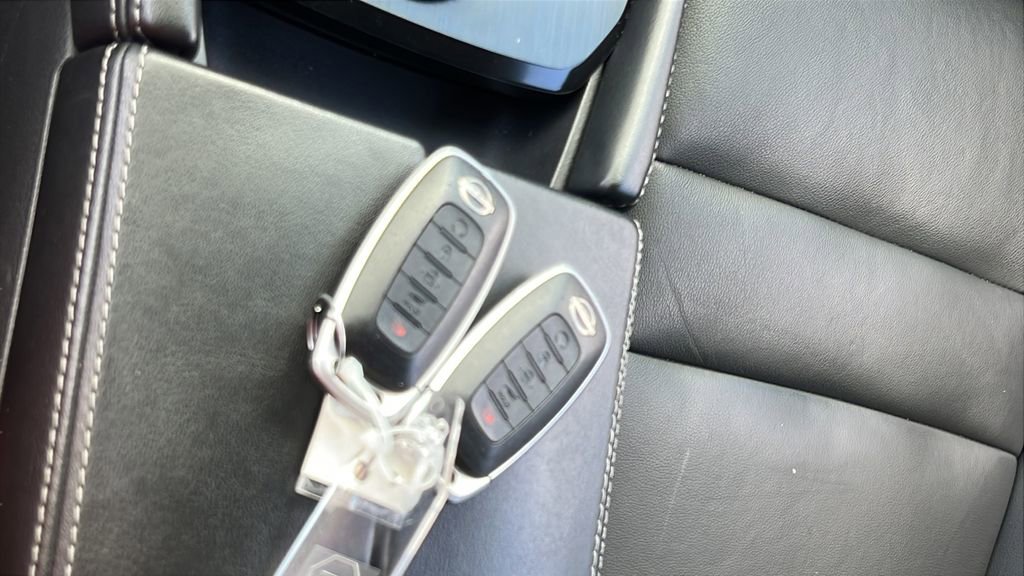 Used 2023 Nissan Rogue SL w/ SL Premium Package image 29