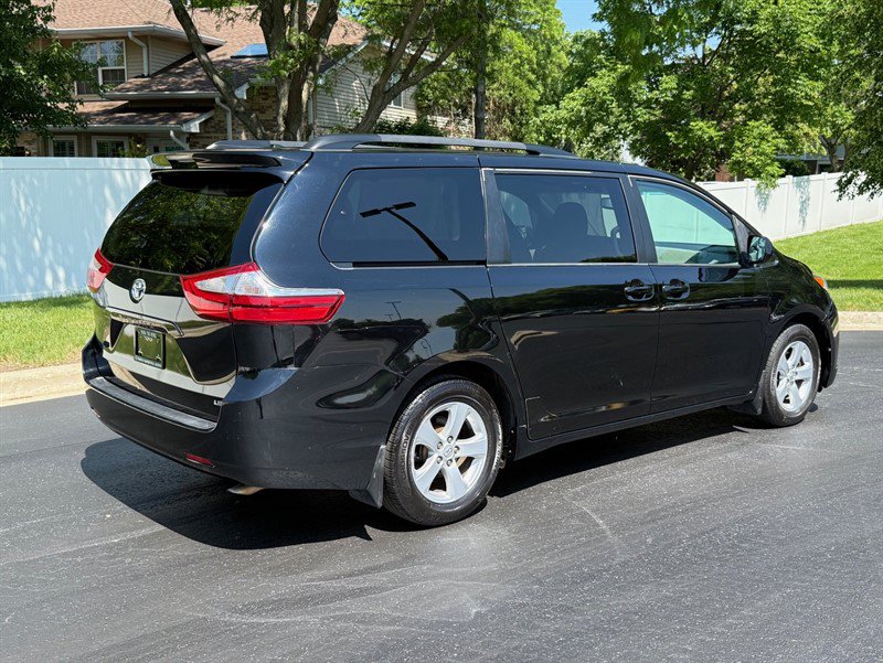 Used 2015 Toyota Sienna LE FWD image 6
