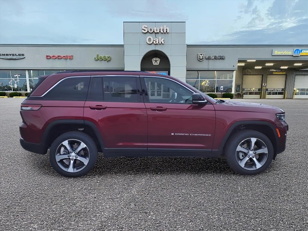 Certified 2025 Jeep Grand Cherokee Limited w/ Luxury Tech Group II AWD/4WD image 2