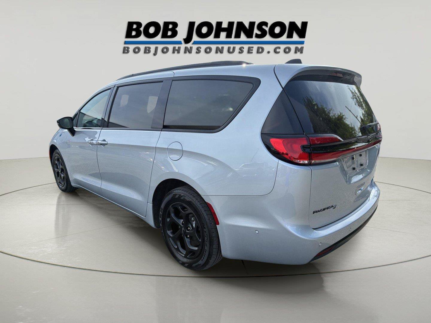 Used 2024 Chrysler Pacifica Premium FWD image 5