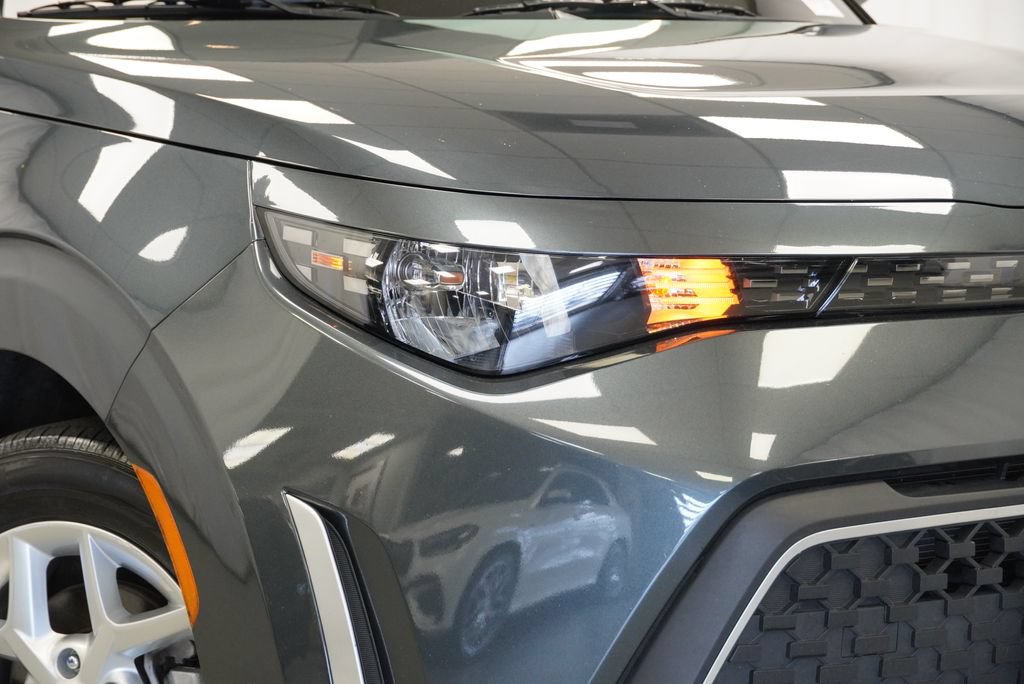 Used 2025 Kia Soul LX w/ LX Technology Package FWD image 32