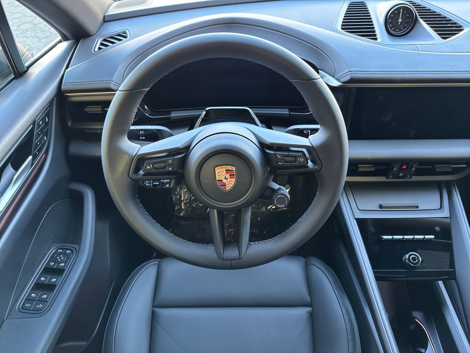 New 2026 Porsche Macan 4 Electric image 16