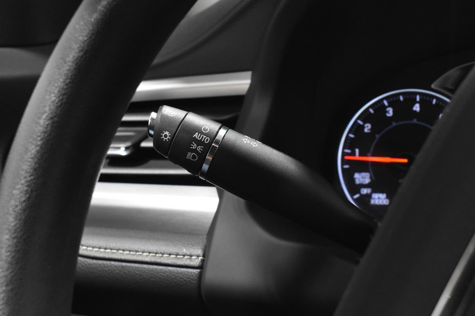 Used 2023 GMC Acadia SLE w/ Driver Convenience Package image 12