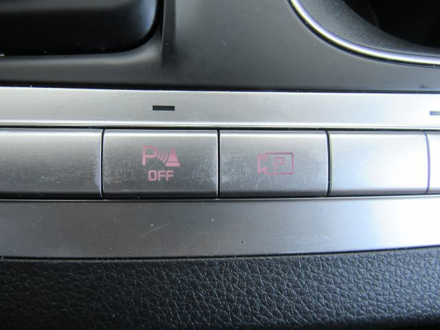 Used 2023 Kia Carnival LX image 61