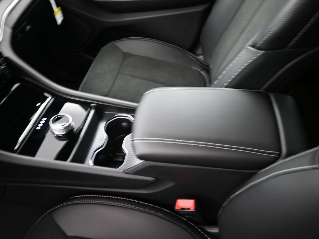 New 2025 Jeep Grand Cherokee L Altitude image 33