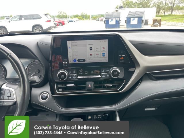 Used 2024 Toyota Highlander LE AWD/4WD image 21