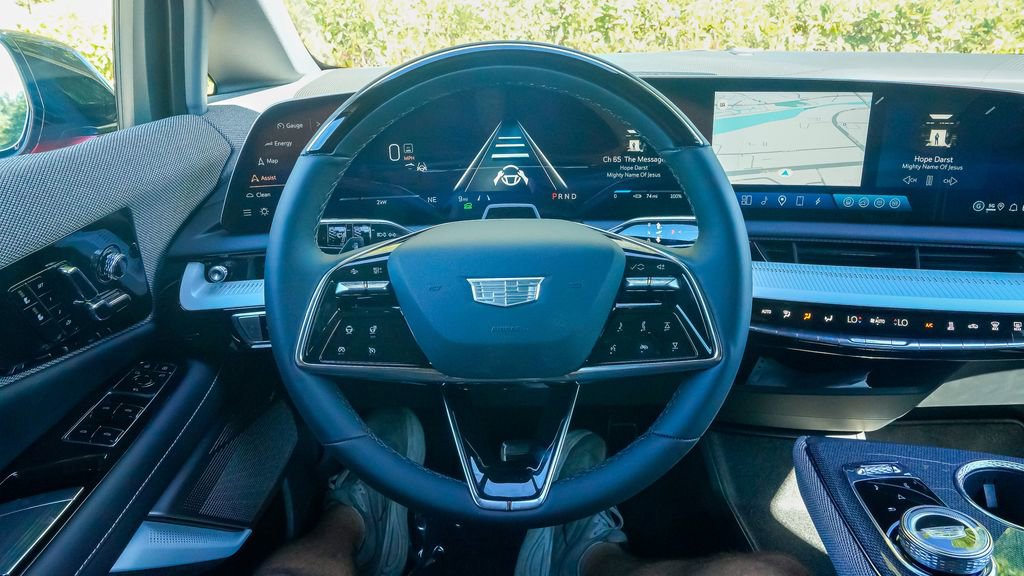 New 2026 Cadillac Optiq Luxury 1 image 24