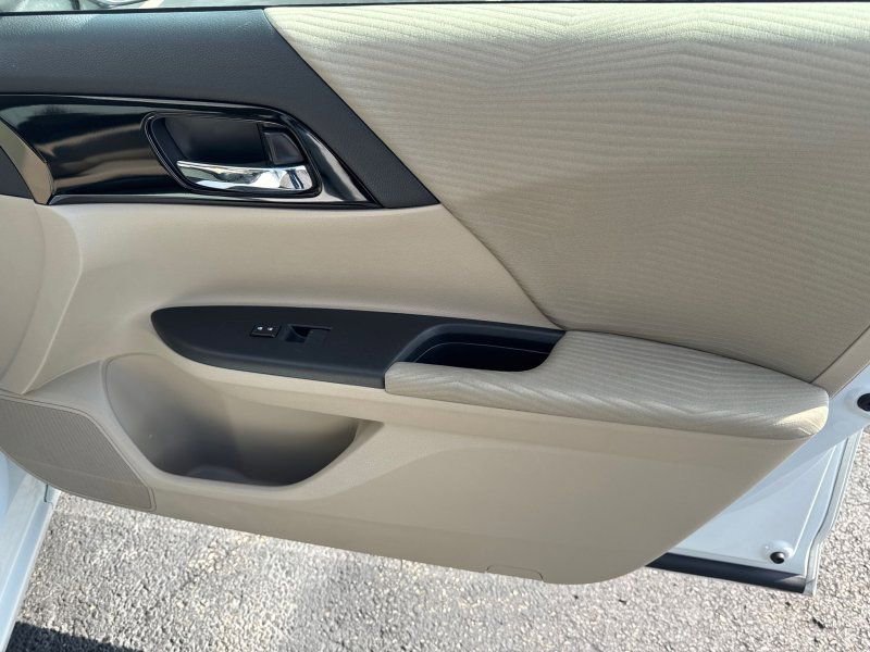 Used 2016 Honda Accord LX image 27