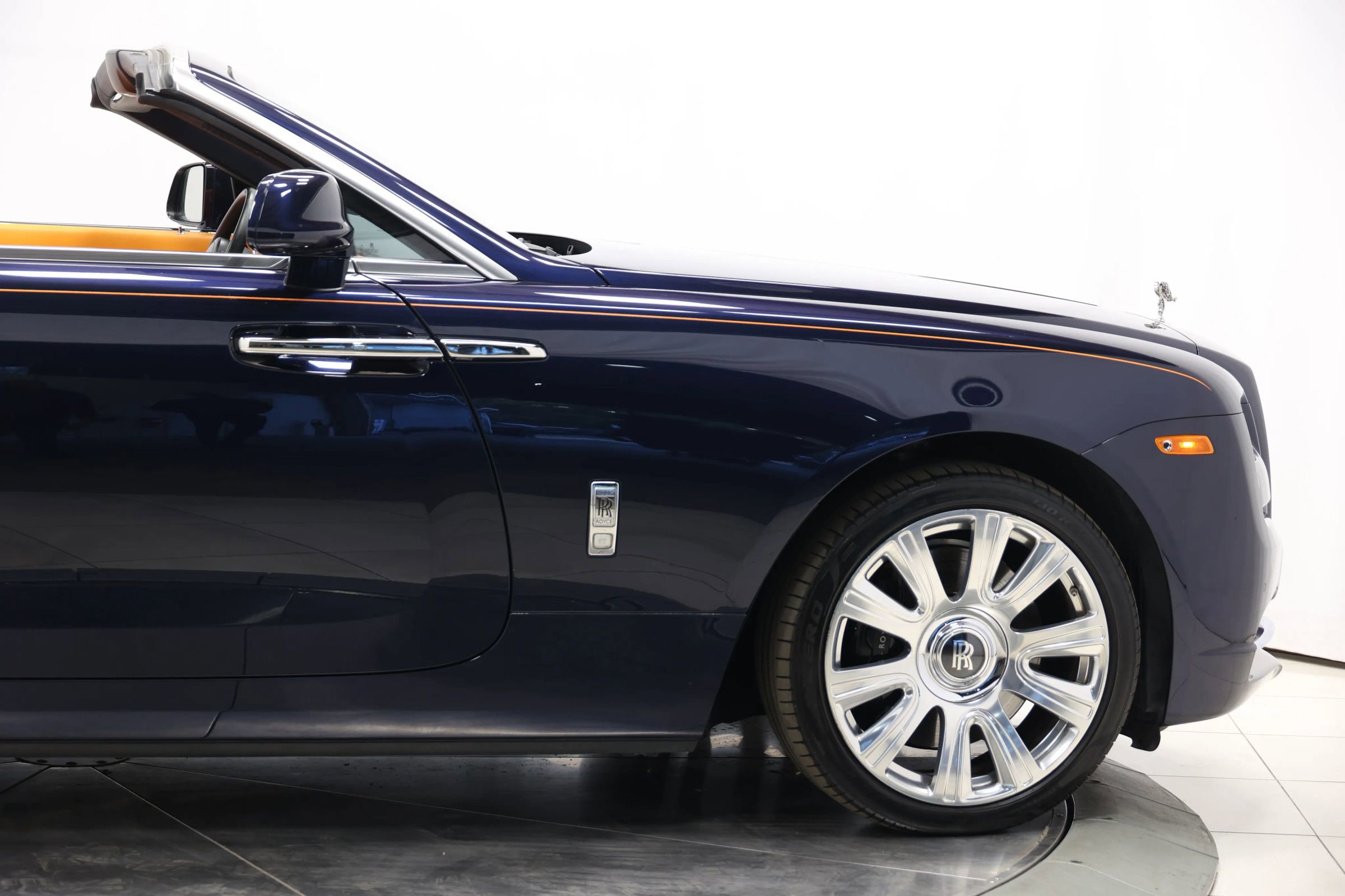 Used 2016 Rolls-Royce Dawn image 65