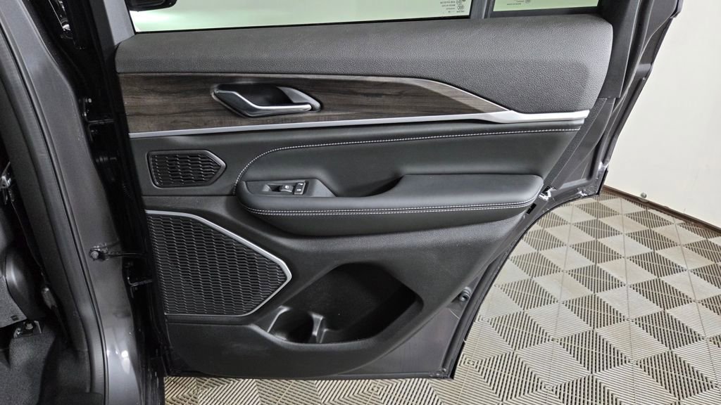 New 2026 Jeep Grand Cherokee Limited image 32