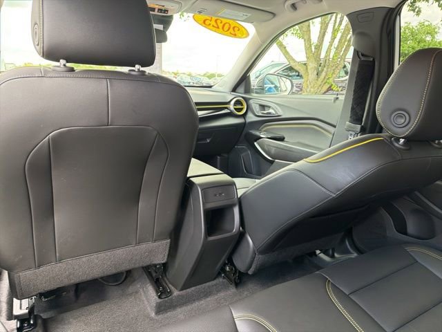 Used 2025 Chevrolet Trax ACTIV FWD image 17