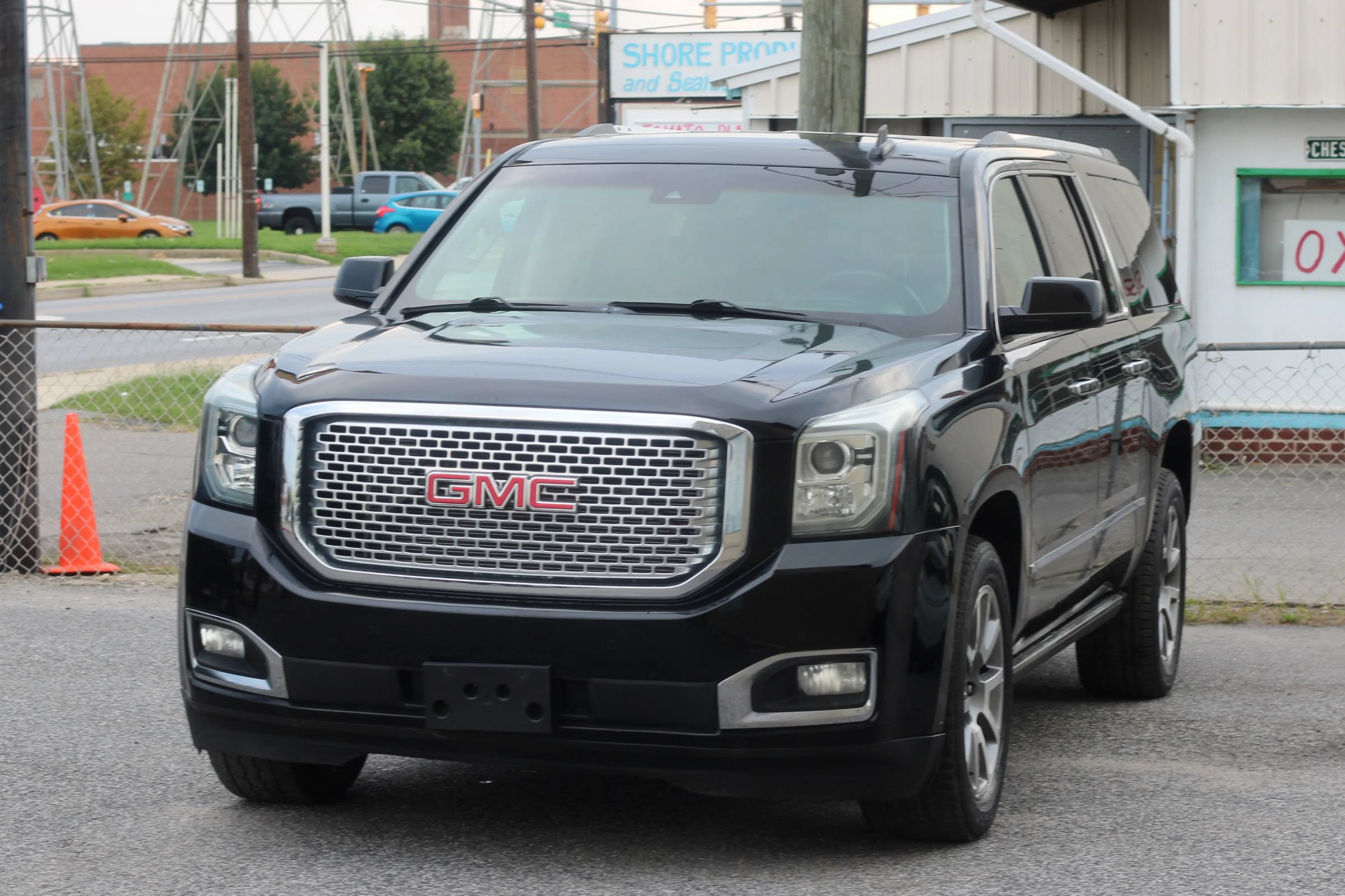 Used 2016 GMC Yukon XL Denali w/ Open Road Package AWD/4WD image 3