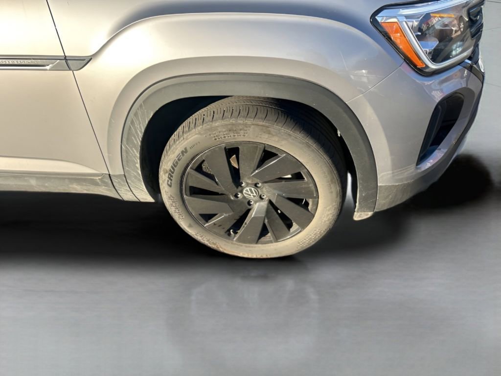 Used 2024 Volkswagen Atlas Cross Sport SE w/ Panoramic Sunroof Package image 12