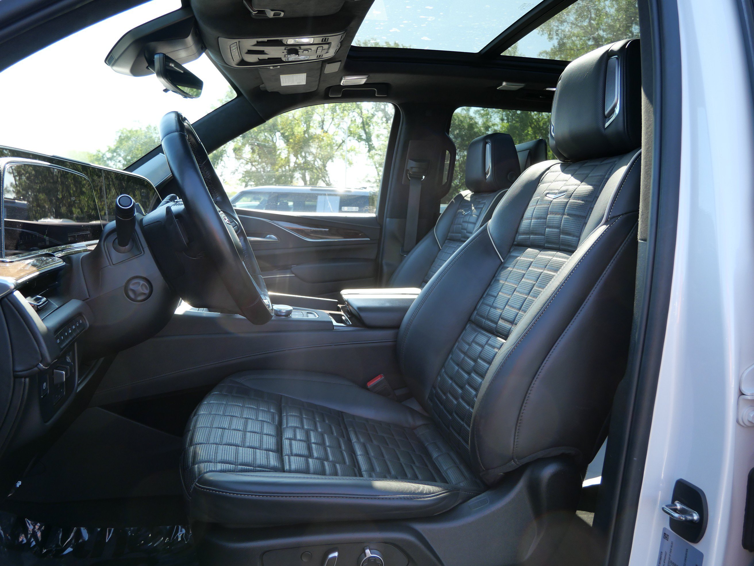 Used 2023 Cadillac Escalade ESV Sport Platinum w/ LPO, ONYX Package AWD/4WD image 11