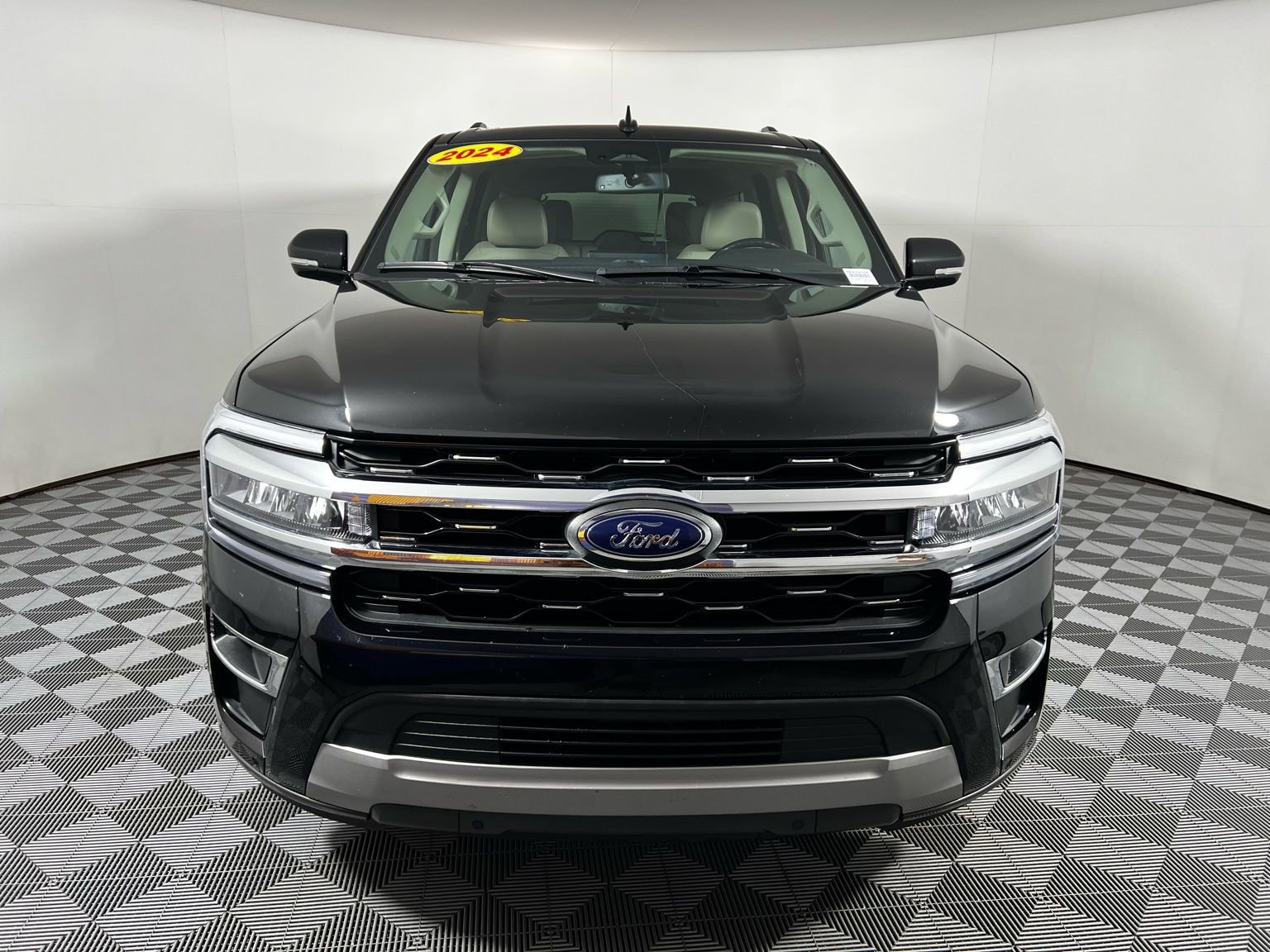 Used 2024 Ford Expedition Limited image 2