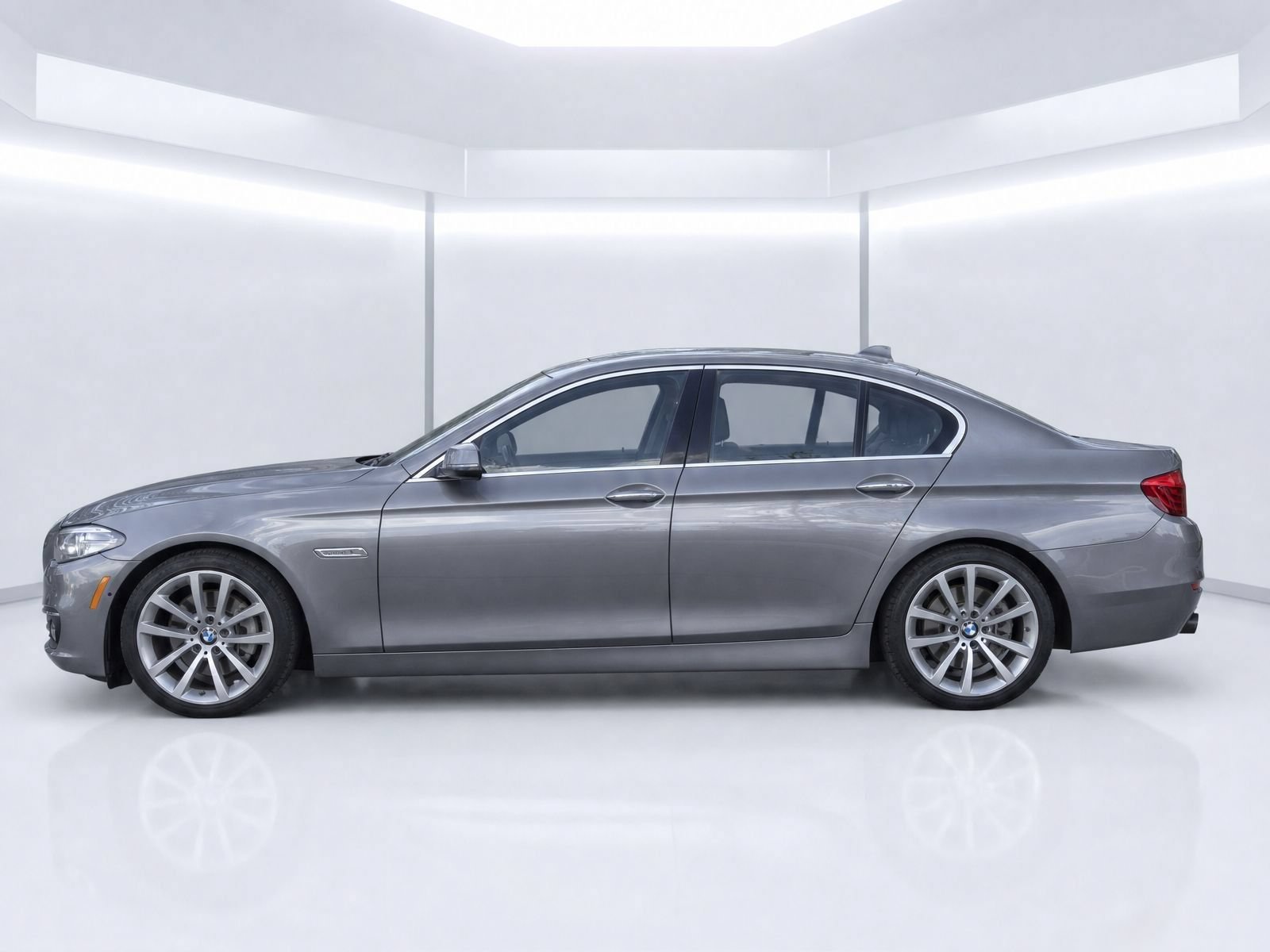 Used 2016 BMW 535i Sedan RWD image 2