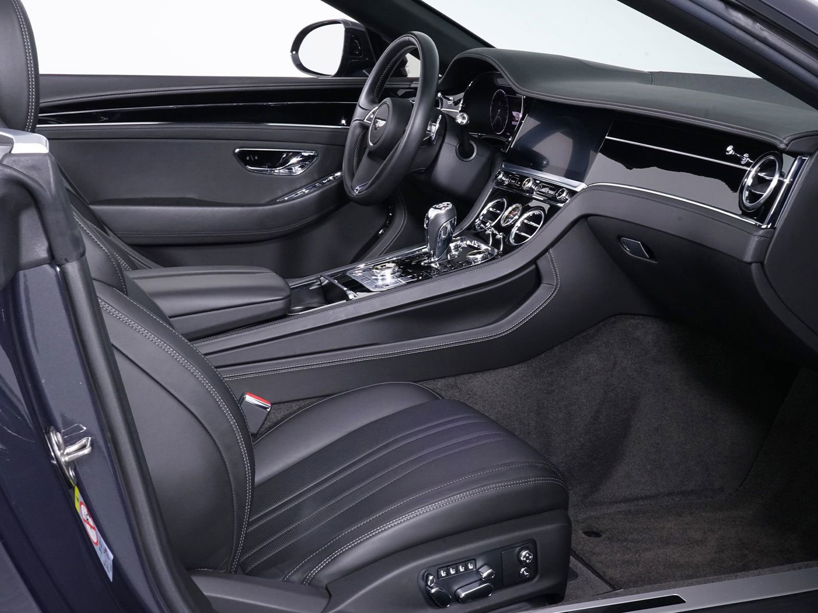 Used 2020 Bentley Continental GT image 32