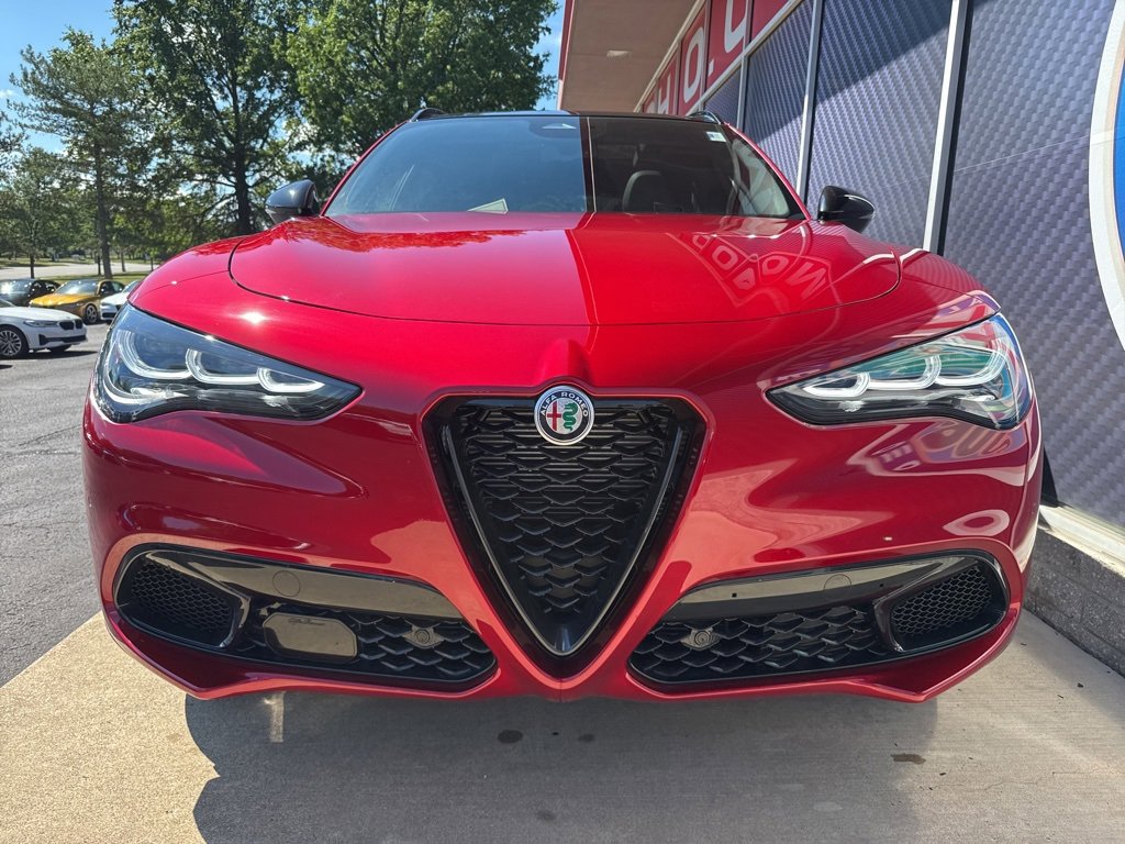 New 2025 Alfa Romeo Stelvio Sprint image 4