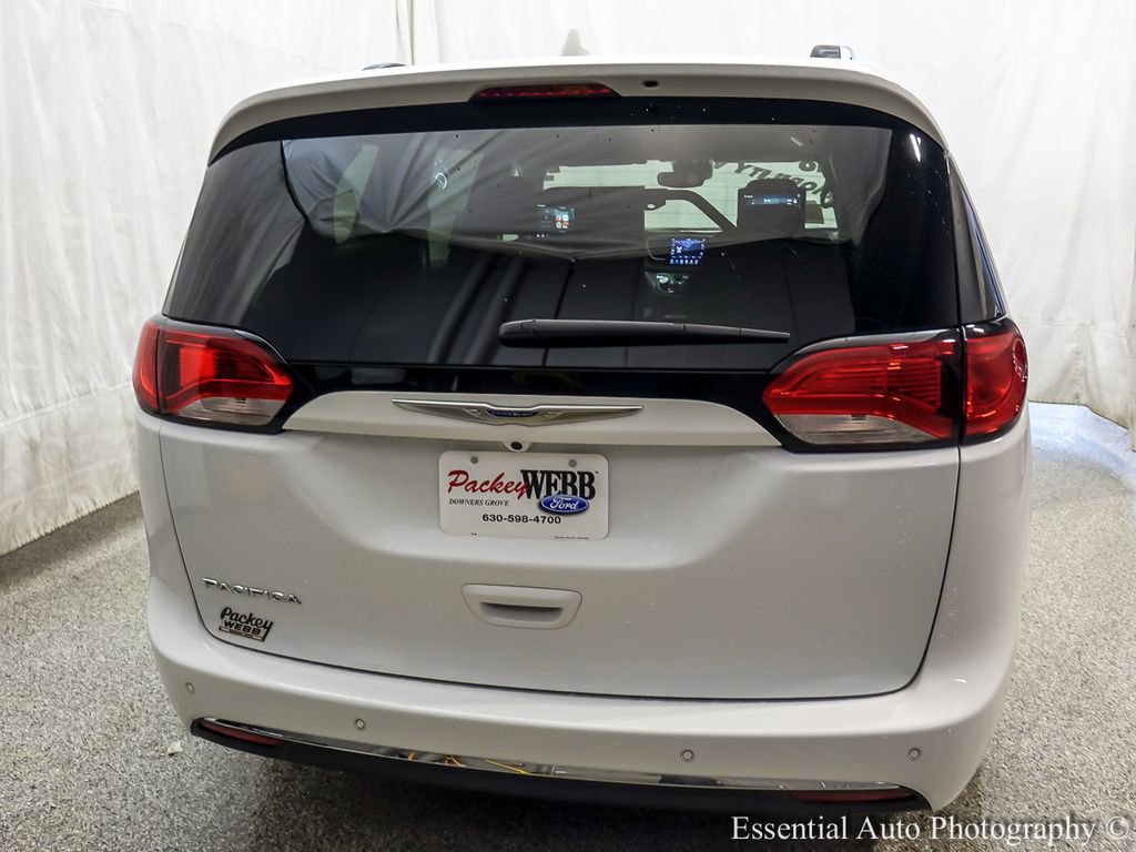 Used 2018 Chrysler Pacifica Touring-L Plus w/ Advanced Safetytec Group FWD image 6