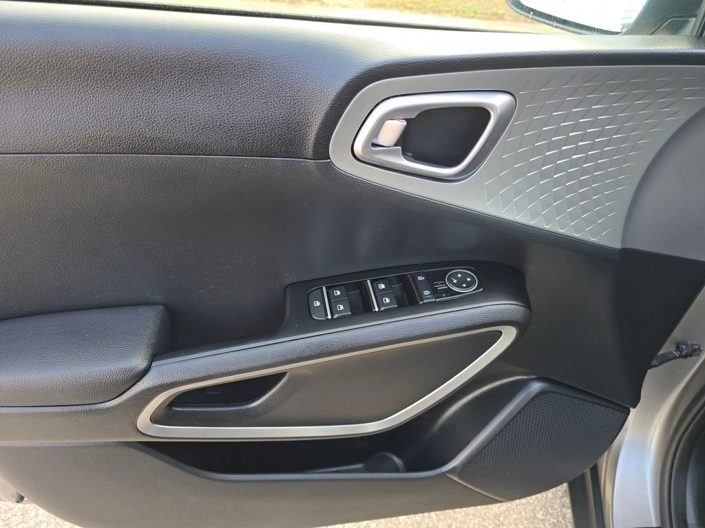 Used 2024 Kia Soul LX w/ Option Group 015 image 10