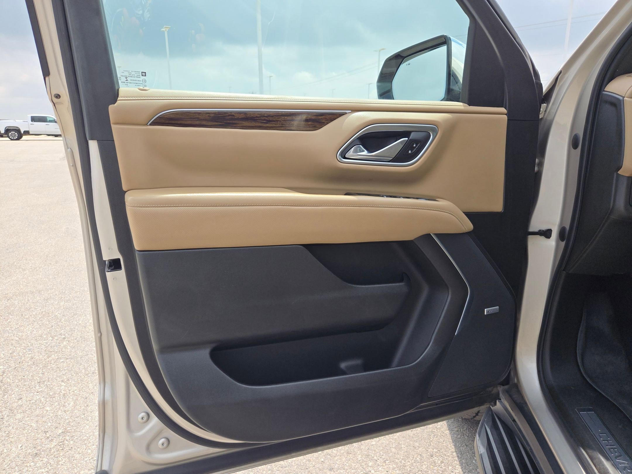 Used 2021 Chevrolet Suburban Premier w/ Premium Package RWD image 12