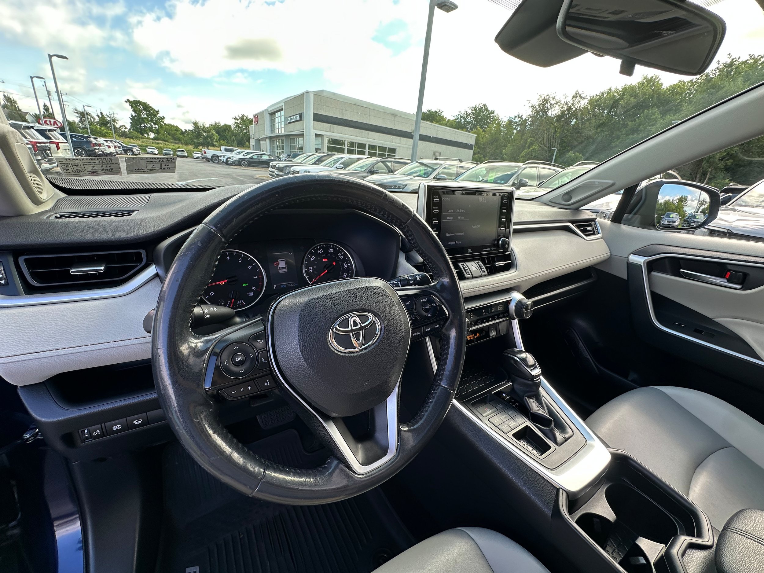 Used 2019 Toyota RAV4 XLE Premium w/ Cold Weather Package AWD/4WD image 25