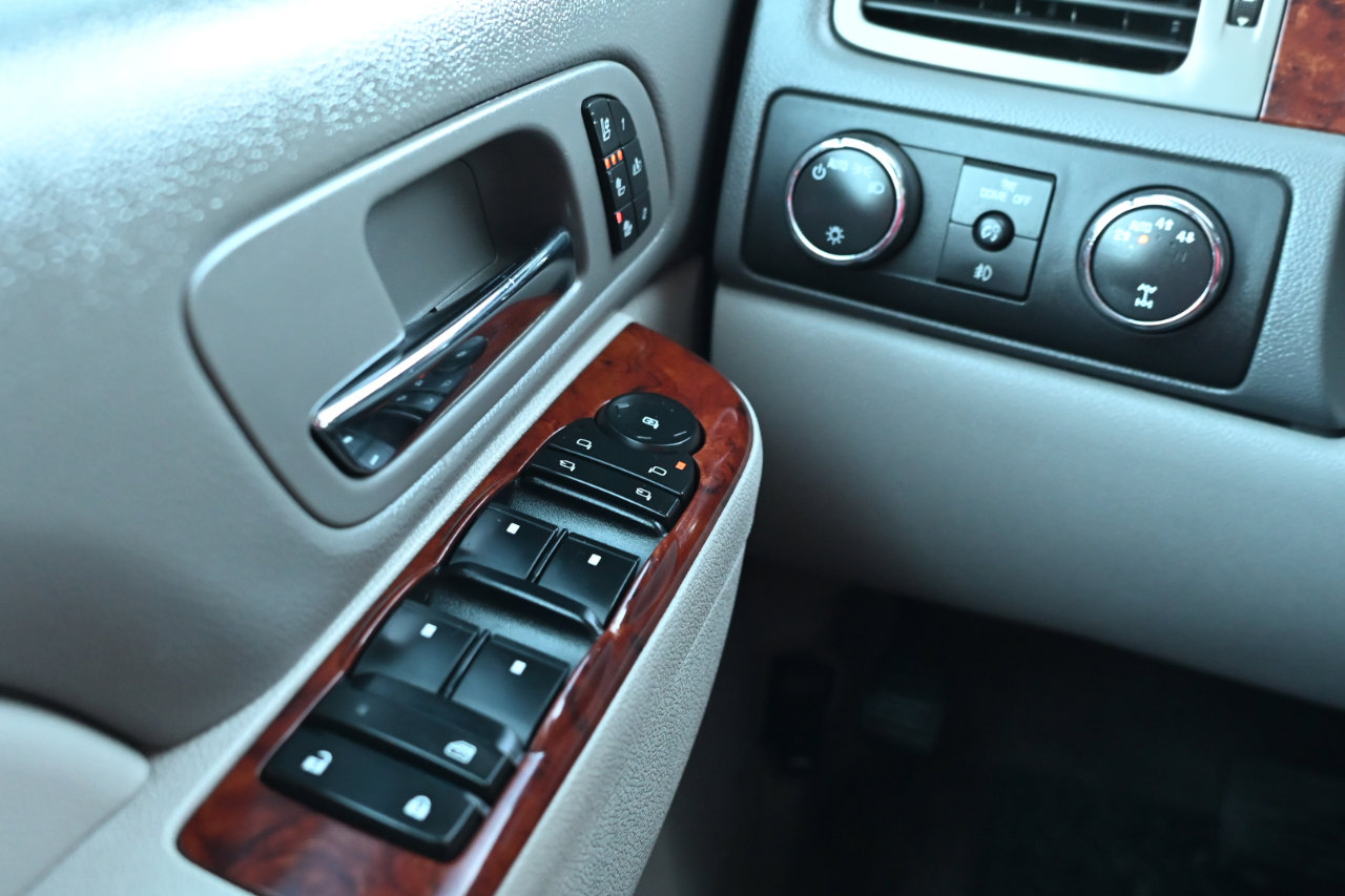 Used 2012 Chevrolet Tahoe LTZ image 32