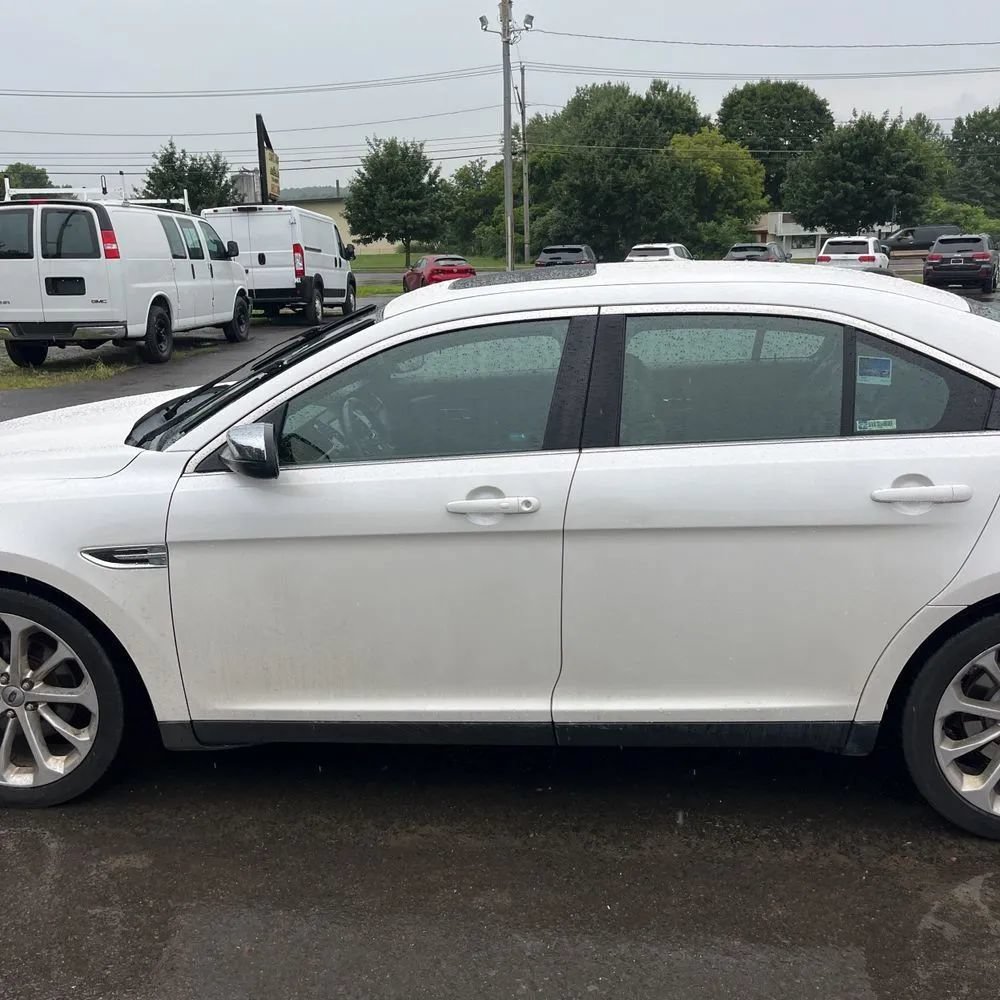 Used 2013 Ford Taurus Limited AWD/4WD image 4