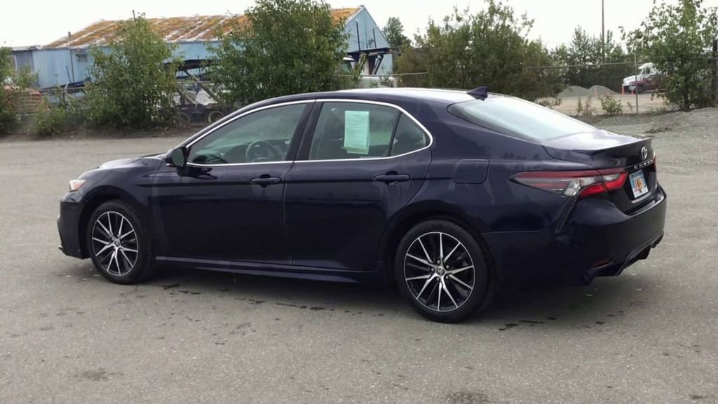 Used 2022 Toyota Camry SE image 6