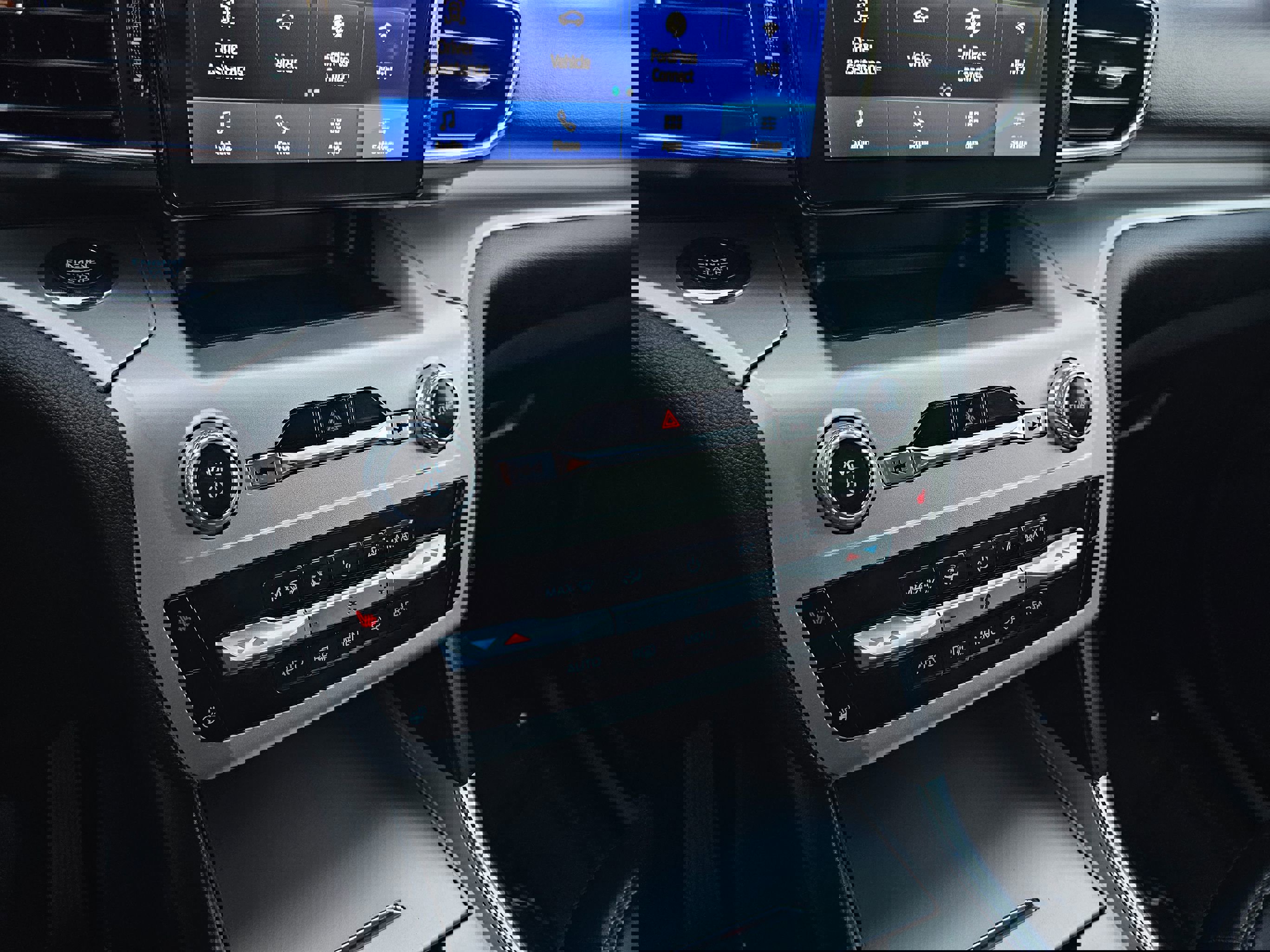 Used 2022 Ford Explorer XLT w/ Equipment Group 202A RWD image 35