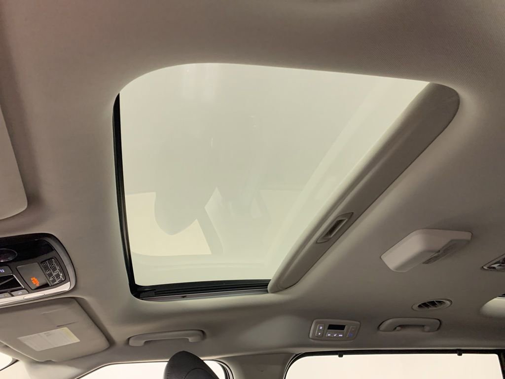 Used 2025 Kia Carnival SX Prestige image 30