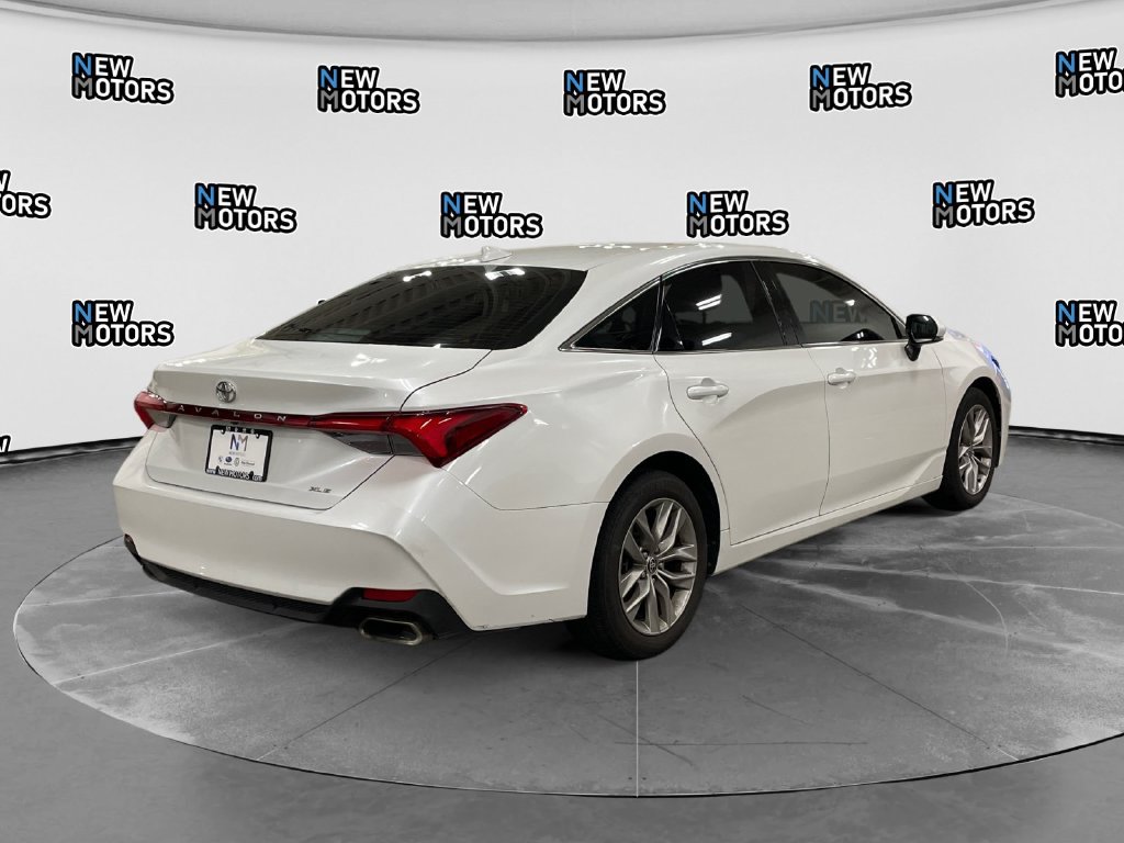 Used 2021 Toyota Avalon XLE w/ Moonroof Package FWD image 5