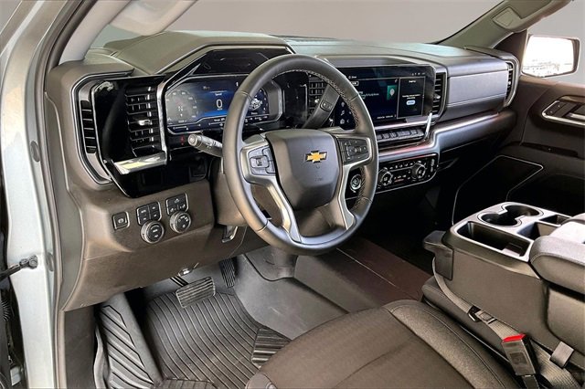 Used 2024 Chevrolet Silverado 1500 LT image 14