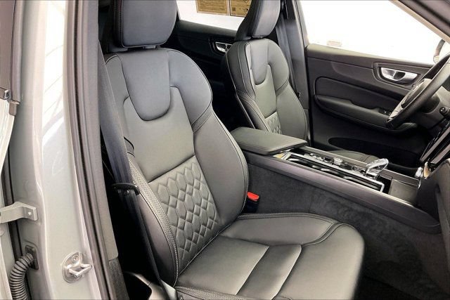 Used 2026 Volvo XC60 B5 Plus w/ Climate Package PRO AWD/4WD image 6