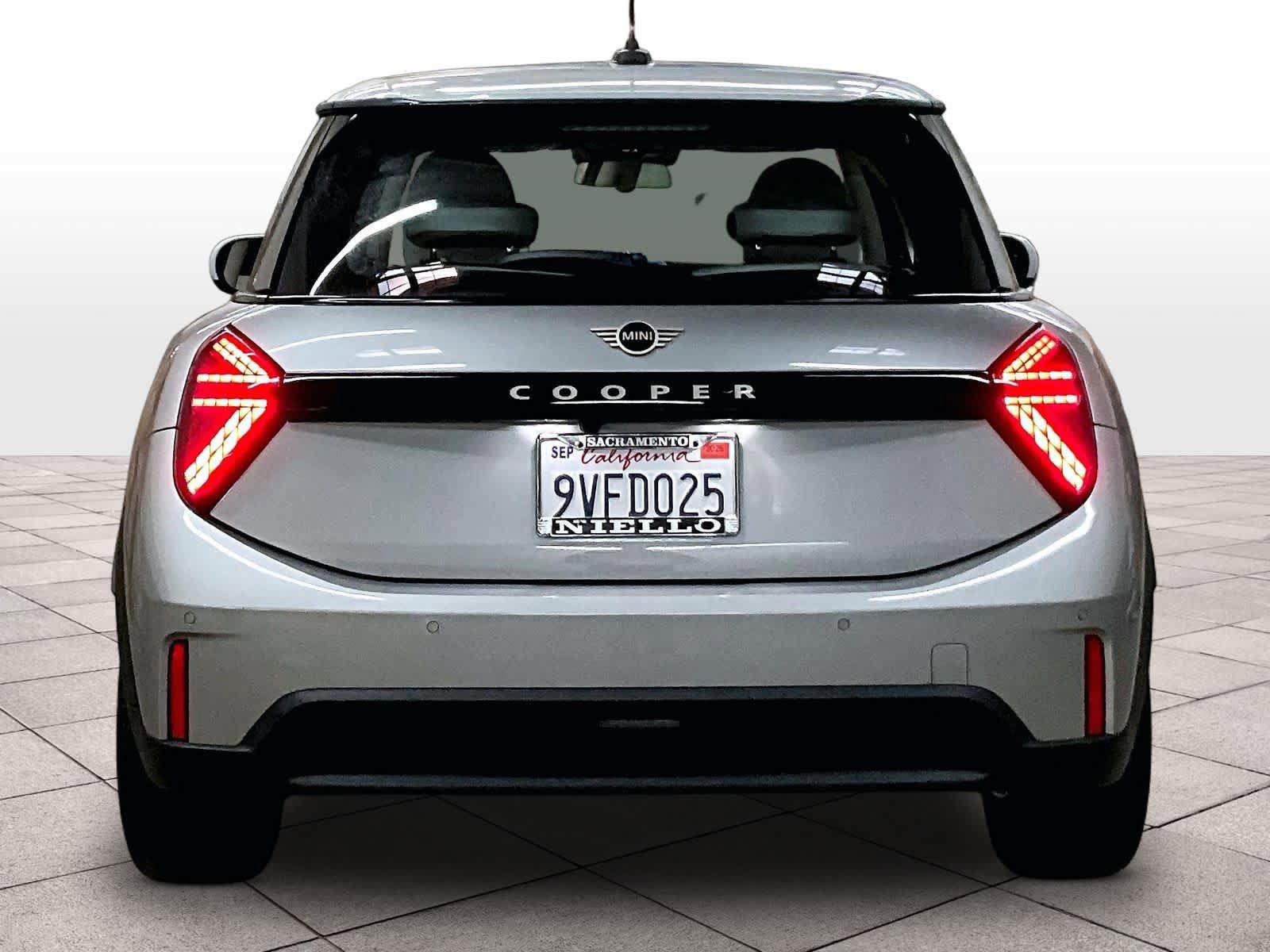 Certified 2025 MINI Cooper 2-Door Hardtop FWD image 6