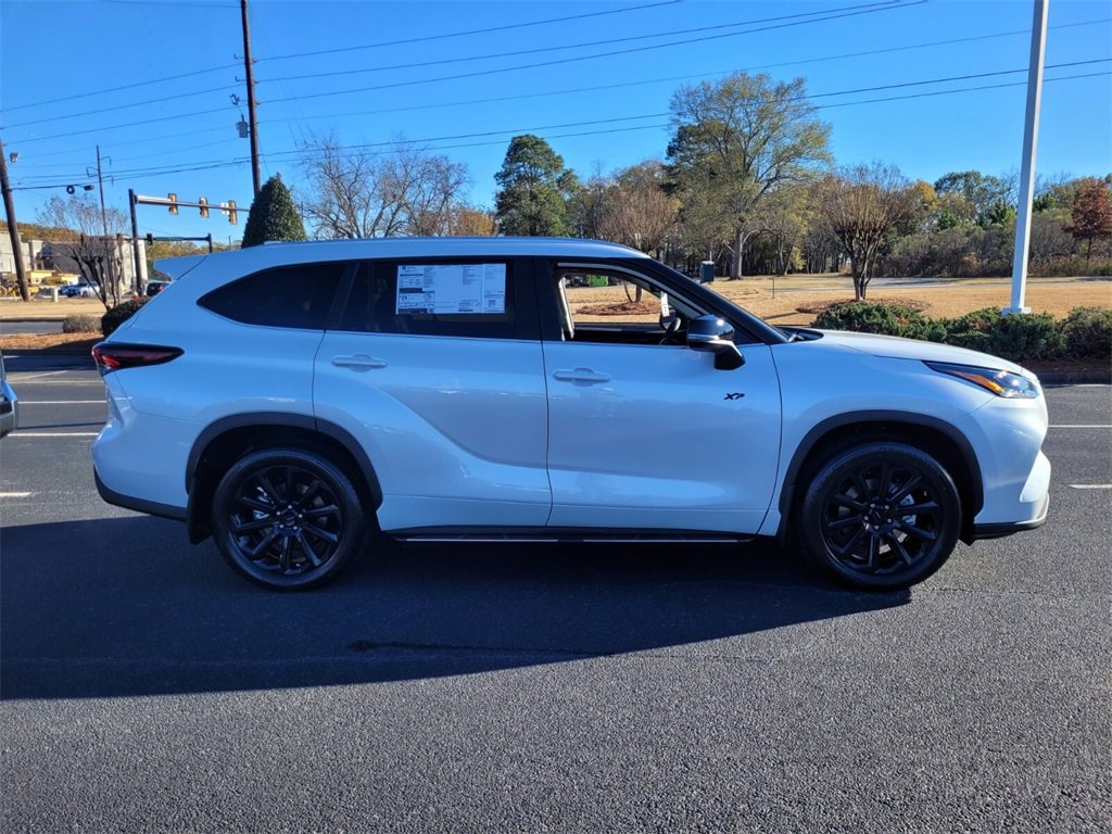 New 2026 Toyota Highlander XLE image 12