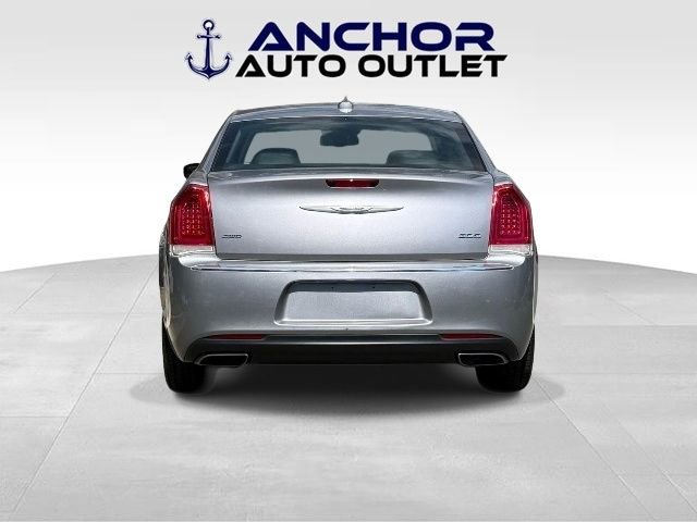 Used 2015 Chrysler 300 Limited w/ Driver Convenience Group image 7