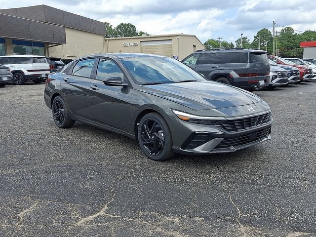 New 2026 Hyundai Elantra SEL Sport Premium FWD image 2