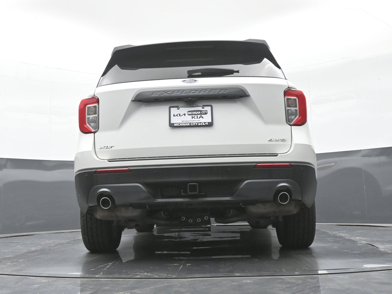 Used 2023 Ford Explorer XLT w/ Equipment Group 202A AWD/4WD image 39