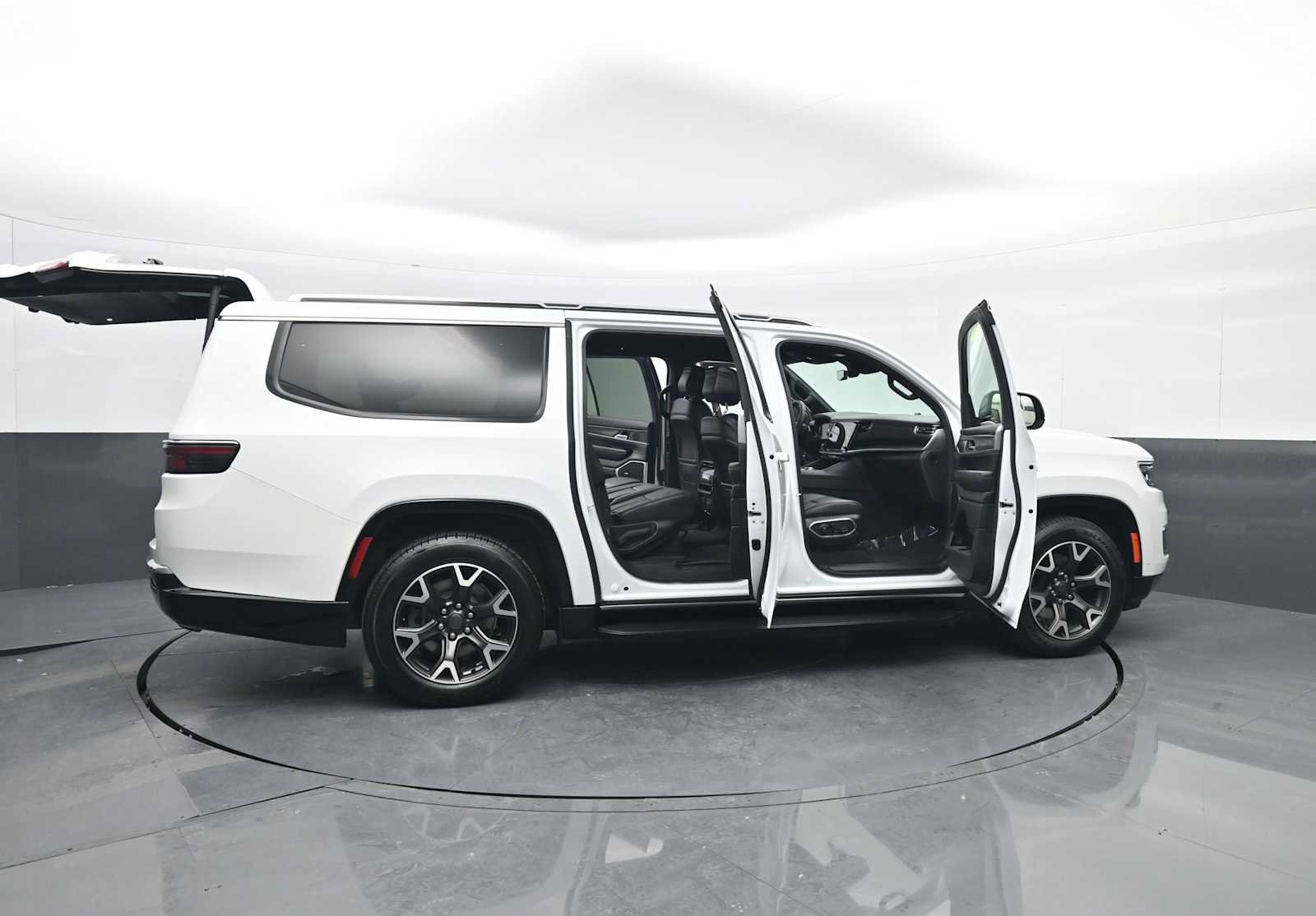 Used 2023 Jeep Wagoneer L Series III w/ Preferred Equipment Group image 47