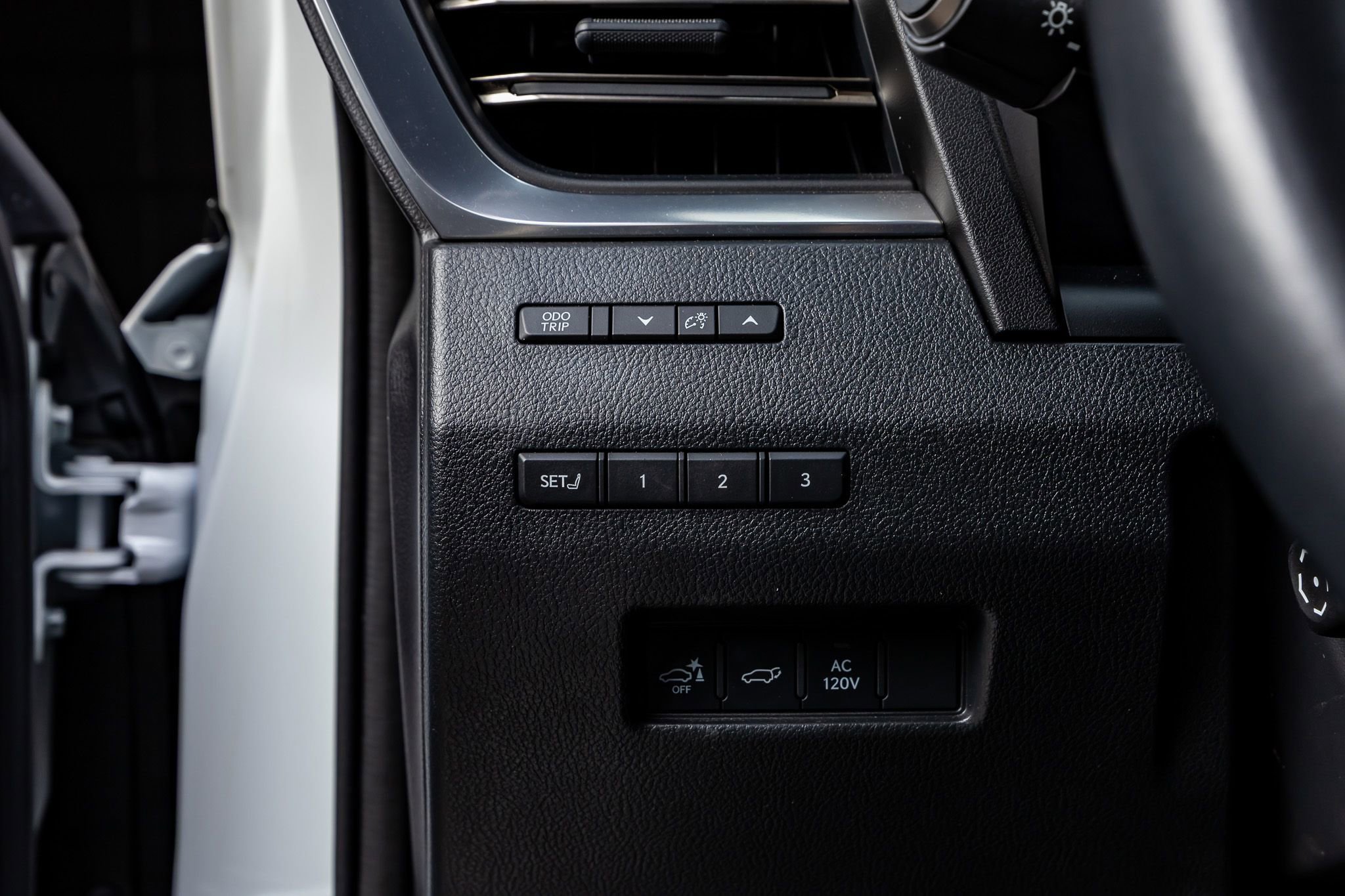 Used 2024 Lexus GX 550 w/ Accessory Package (2T) AWD/4WD image 22