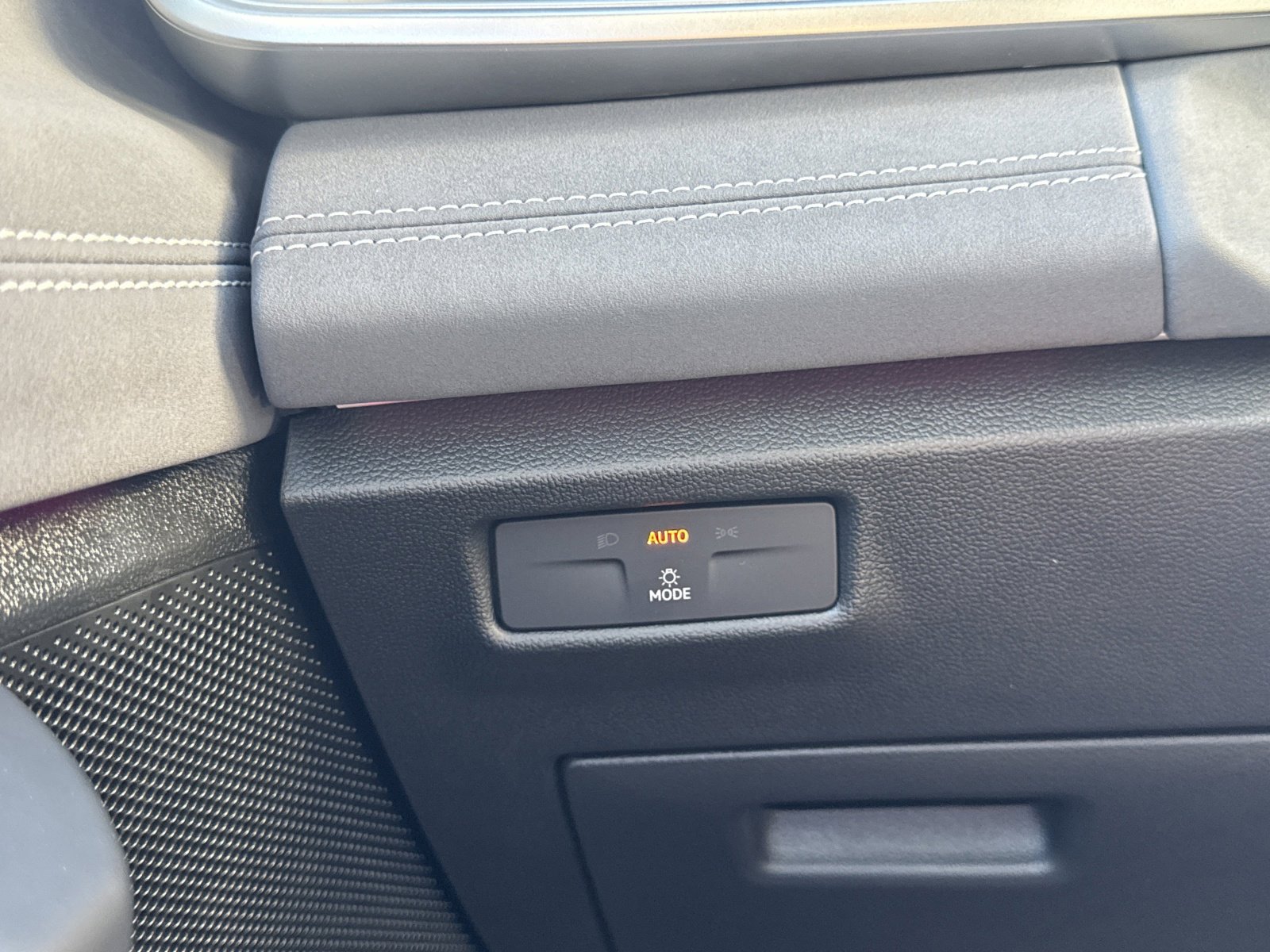 New 2026 Volkswagen Tiguan SE R-Line image 31