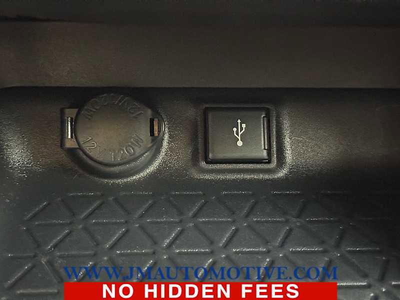 Used 2021 Toyota RAV4 SE w/ Weather & Moonroof Package image 38