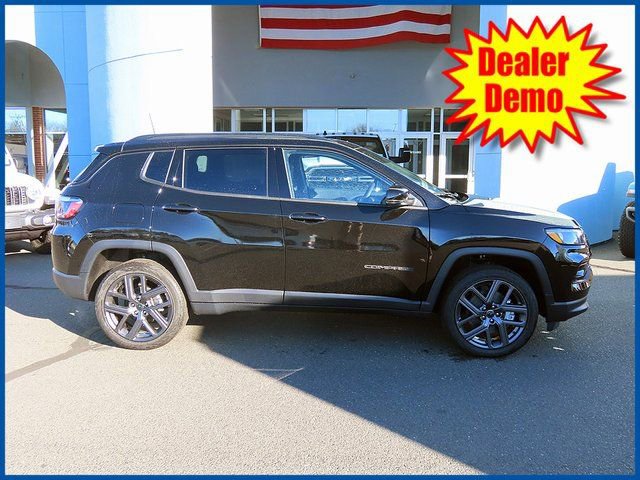 New 2026 Jeep Compass Limited w/ Sun, Sound & Navigation Group AWD/4WD image 1