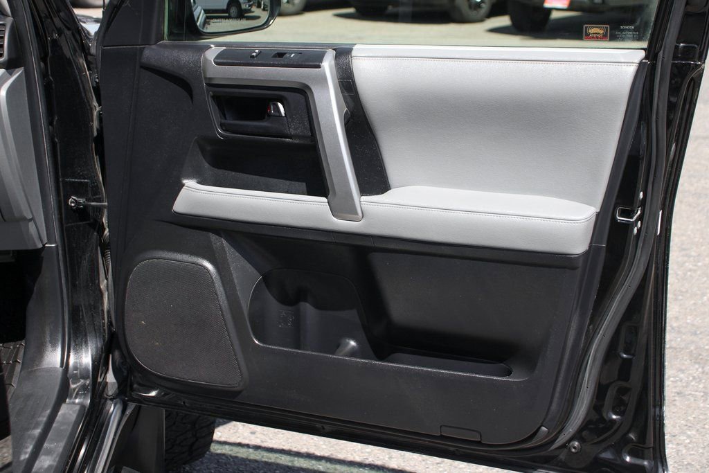 Used 2013 Toyota 4Runner SR5 w/ Convenience Pkg image 37