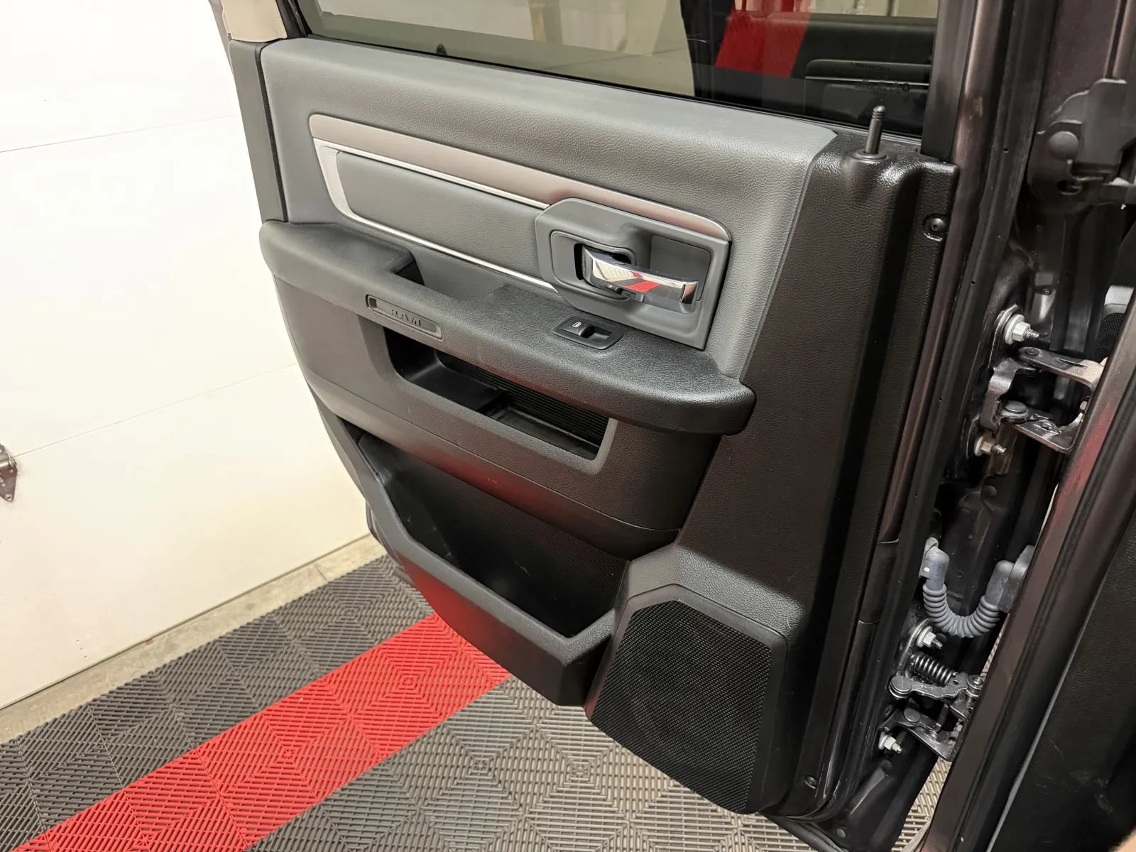 Used 2021 RAM 1500 Classic SLT AWD/4WD image 27