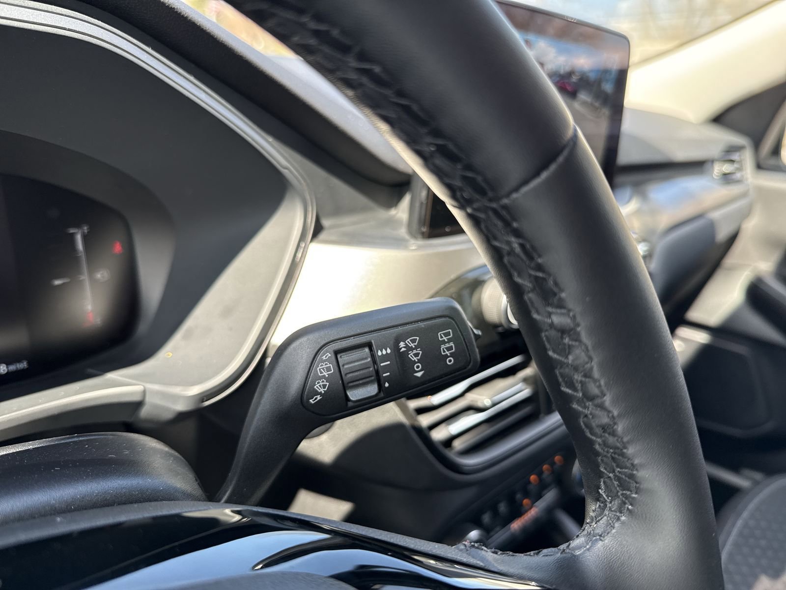 Used 2023 Ford Escape Active AWD/4WD image 30